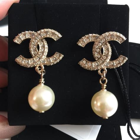 le perle di coco chanel|Chanel perles earrings.